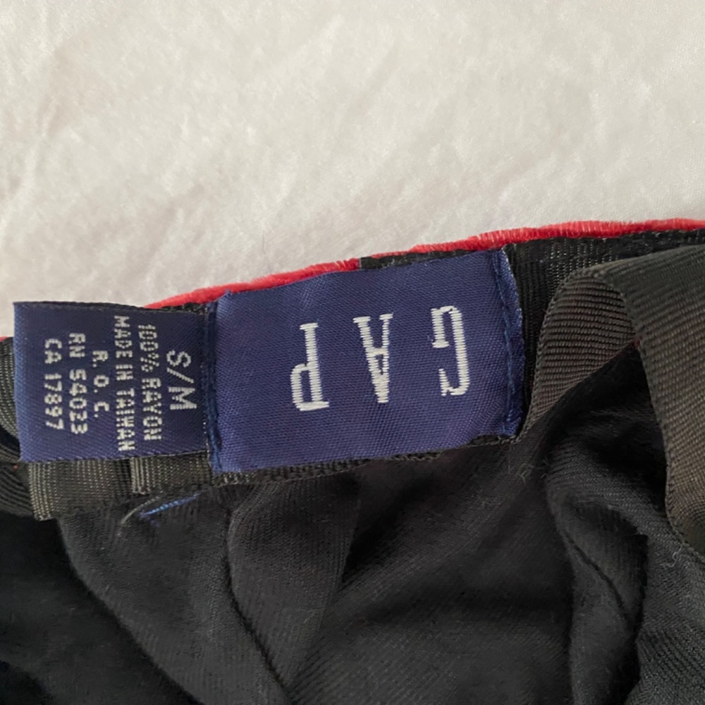 Velvet Cap - Red - Picture 6 of 7